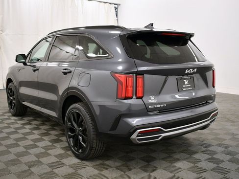Certified 2023 Kia Sorento SX image 5