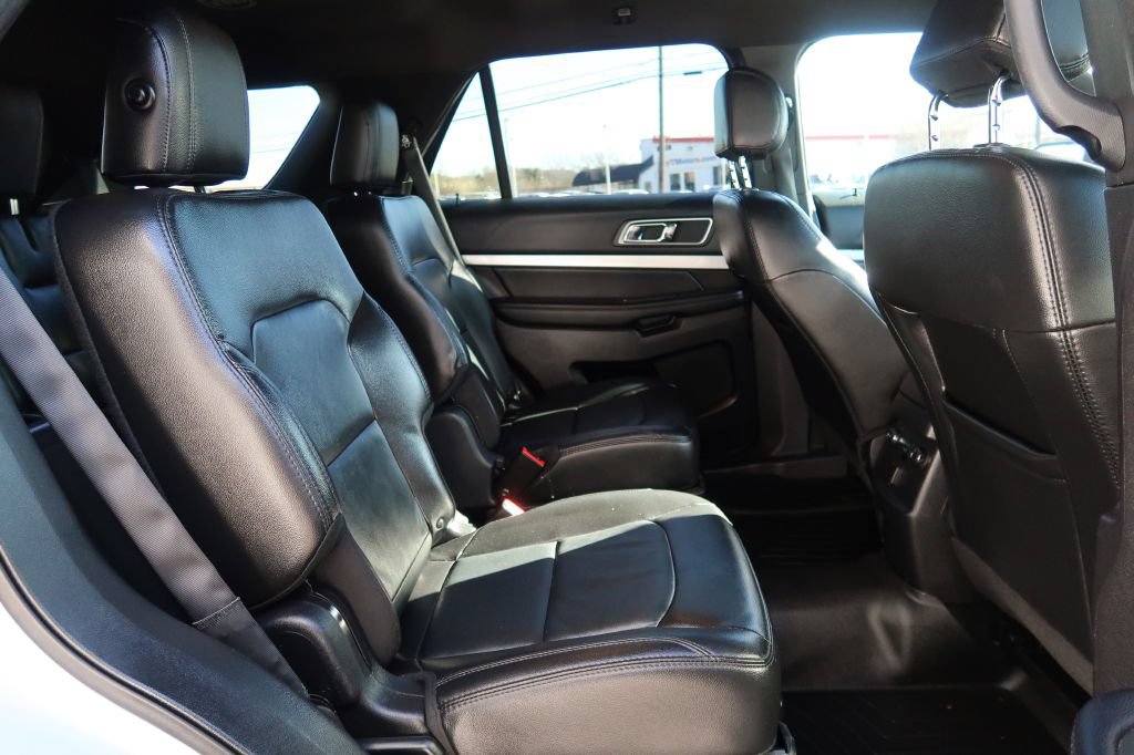 Used 2017 Ford Explorer XLT w/ Equipment Group 202A FWD image 9