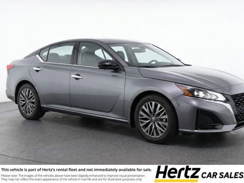 Used 2025 Nissan Altima 2.5 SV FWD image 1