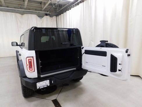 New 2025 Ford Bronco Outer Banks w/ Black Appearance Package image 17