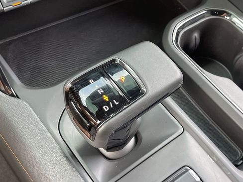 Used 2025 GMC Sierra 1500 AT4 image 16