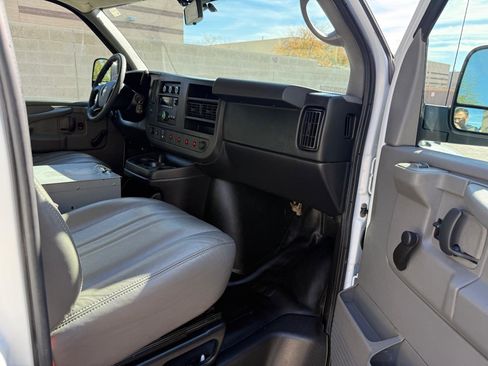 Used 2013 Chevrolet Express 2500 image 17