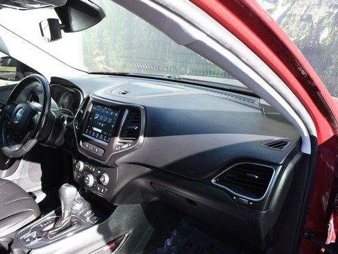 Used 2021 Jeep Cherokee Trailhawk w/ Comfort/Convenience Group image 24