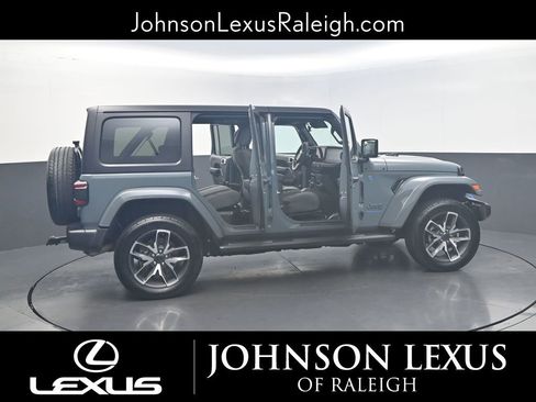 Used 2024 Jeep Wrangler Unlimited w/ Convenience Group image 24