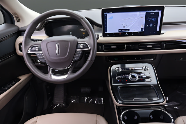 Used 2022 Lincoln Nautilus FWD w/ Premium Package image 16