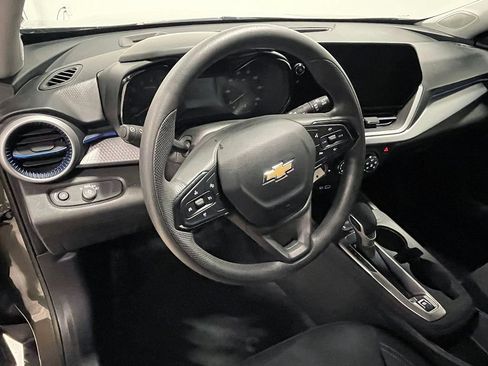 Used 2024 Chevrolet Trax LS w/ LS Convenience Package FWD image 19