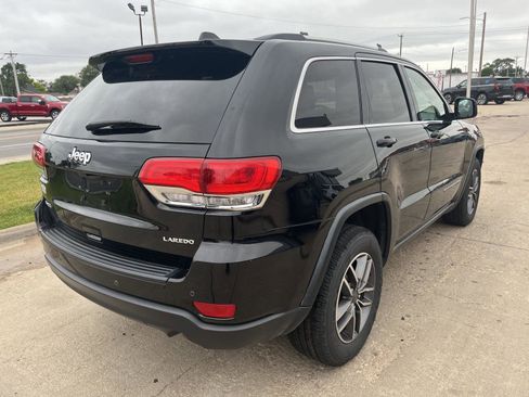 Used 2019 Jeep Grand Cherokee Laredo w/ 18" Wheel & 8.4" Radio Group AWD/4WD image 8