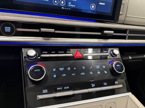 Certified 2024 Hyundai Santa Fe Limited FWD image 18