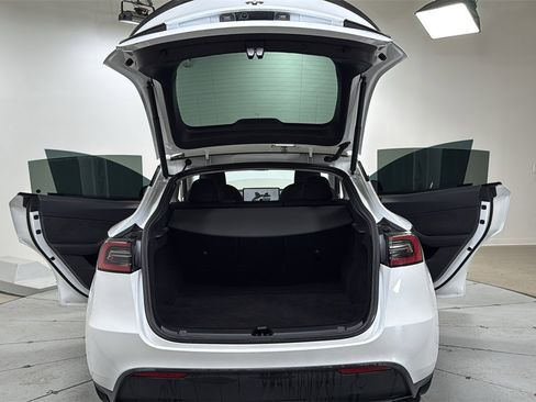 Used 2025 Tesla Model Y Performance image 16
