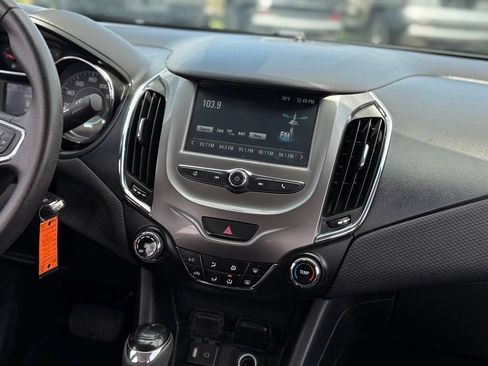 Used 2017 Chevrolet Cruze LT FWD image 16