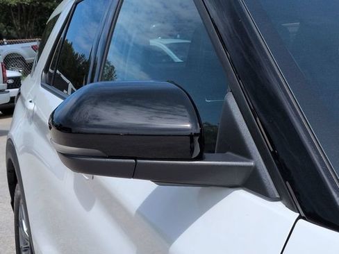 Used 2025 Ford Explorer Platinum RWD image 13