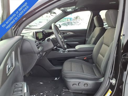 Used 2025 Chevrolet Traverse LT image 19