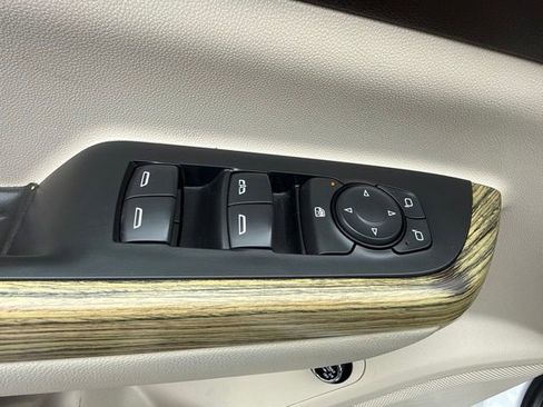 Used 2019 GMC Acadia Denali w/ Technology Package AWD/4WD image 28