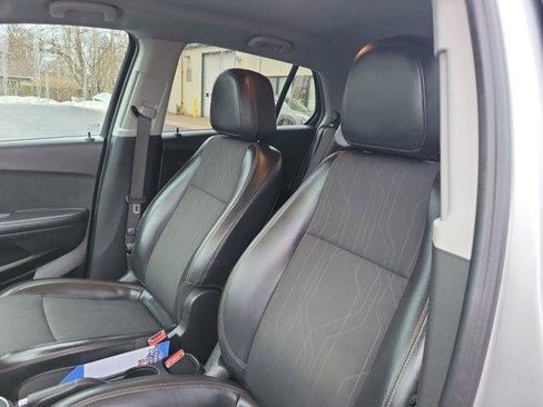 Used 2021 Chevrolet Trax LT w/ Redline Edition image 18