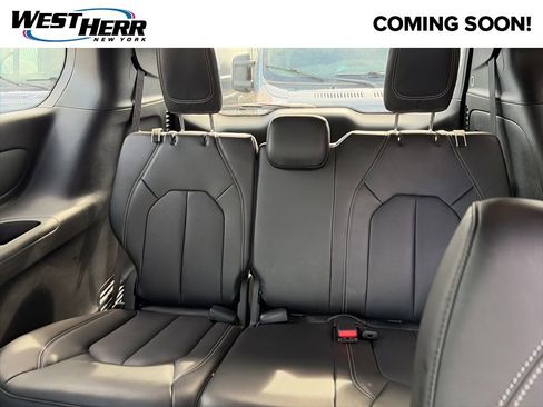 Used 2026 Chrysler Pacifica Select image 7