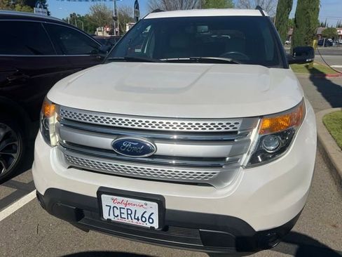Used 2014 Ford Explorer XLT w/ Equipment Group 202A image 2