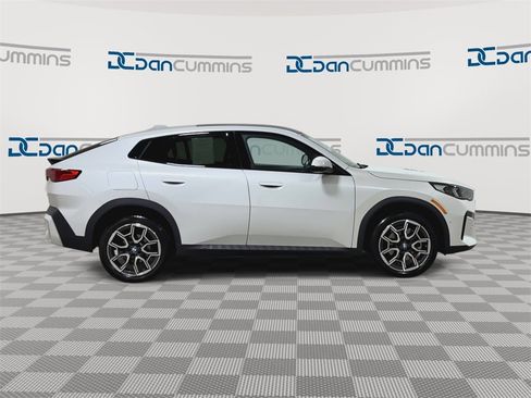 Used 2024 BMW X2 xDrive28i image 2