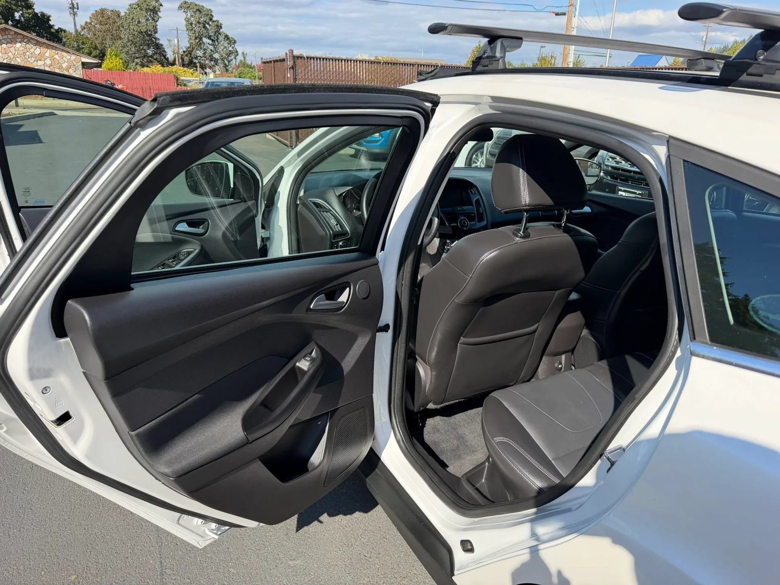 Used 2014 Ford Focus Titanium FWD image 12