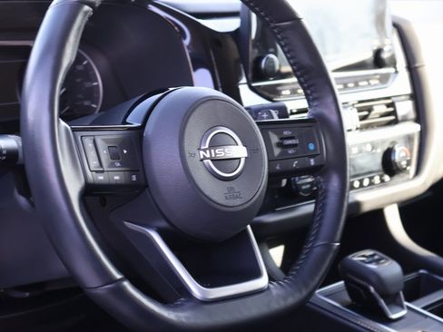 Used 2023 Nissan Pathfinder SL image 3