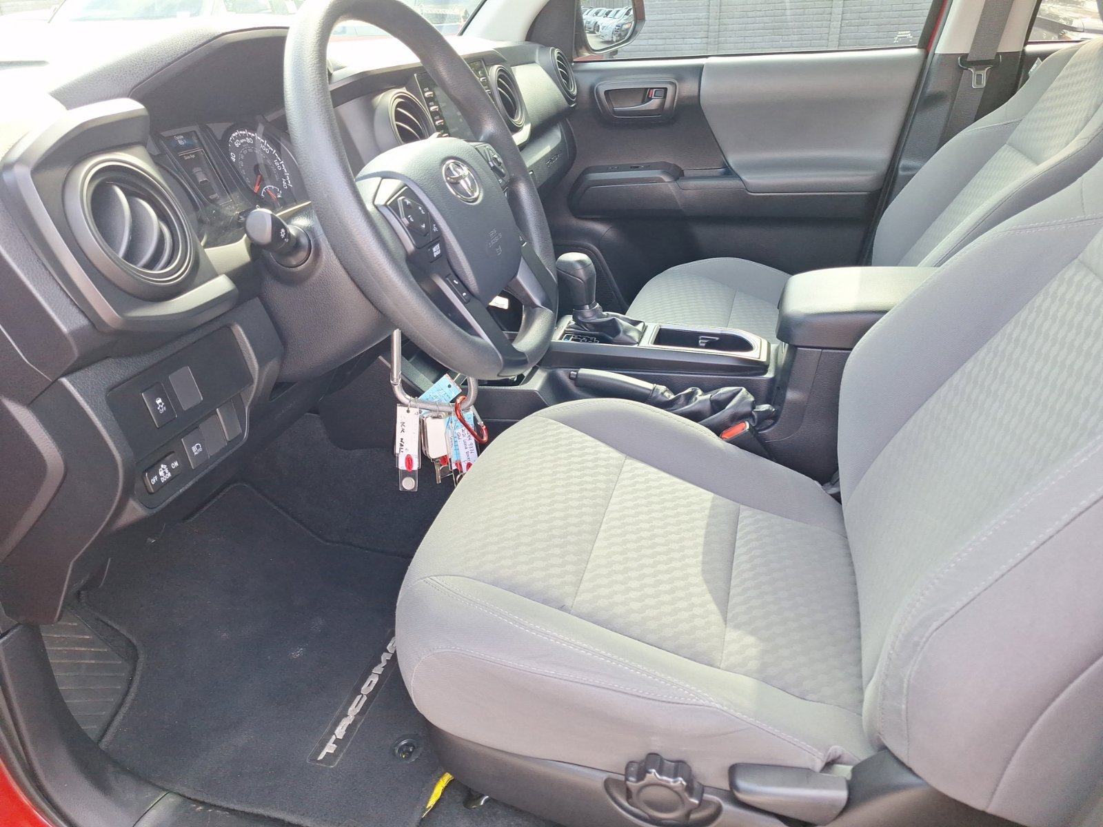 Used 2020 Toyota Tacoma SR AWD/4WD image 15