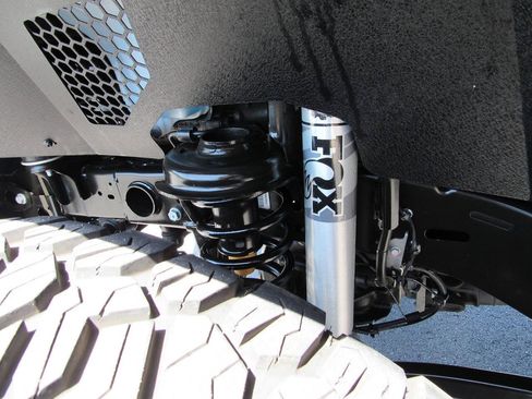 Used 2023 Jeep Gladiator Sport AWD/4WD image 10