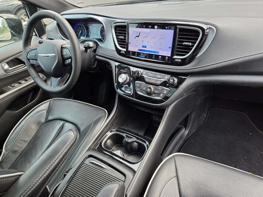 Used 2025 Chrysler Pacifica Limited FWD image 10
