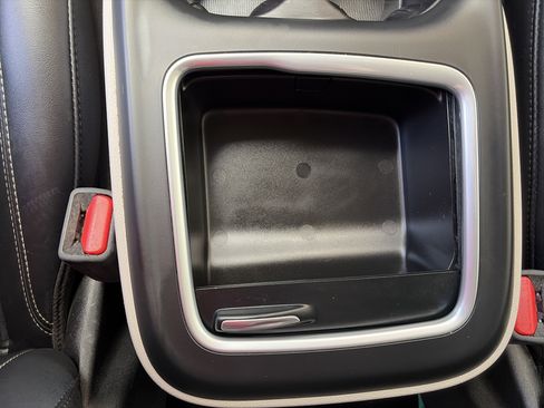 Used 2024 Chrysler Pacifica Touring-L image 27