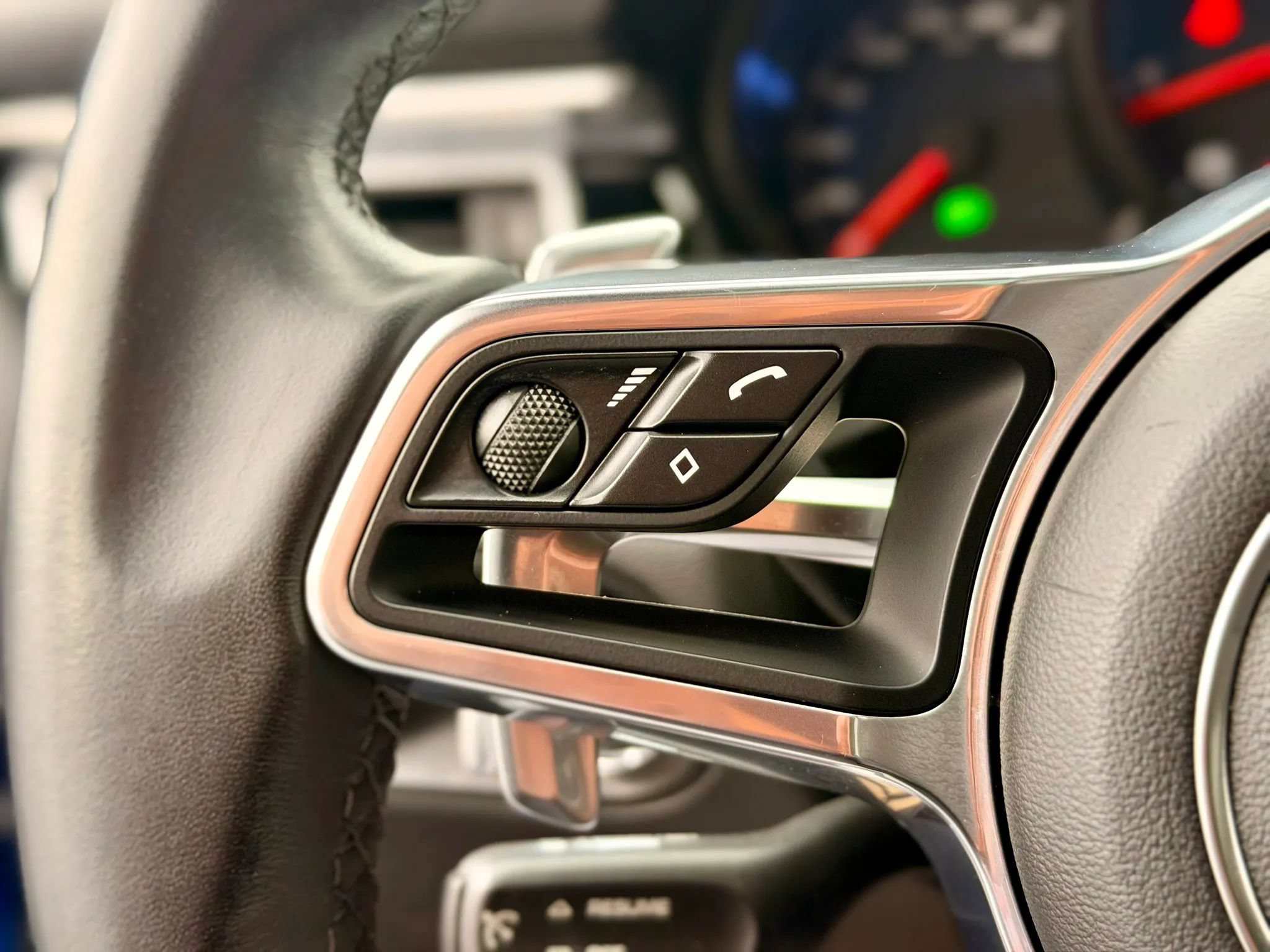 Used 2017 Porsche Macan AWD/4WD image 30