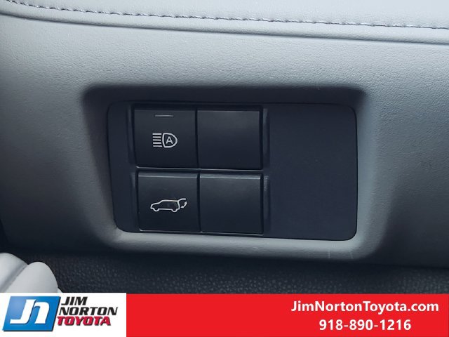 Used 2021 Toyota Highlander XLE FWD image 22