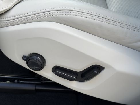 Certified 2023 Volvo XC60 B5 Ultimate image 20