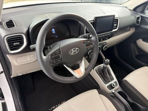 Used 2024 Hyundai Venue SEL FWD image 4