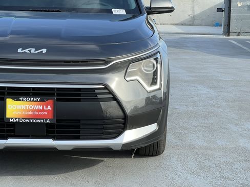 Used 2023 Kia Niro EX image 13