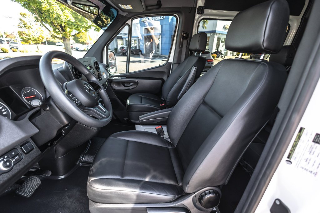 Used 2024 Mercedes-Benz Sprinter 2500 image 13