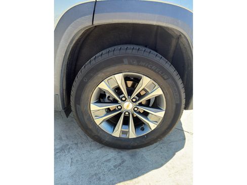 Used 2025 Chevrolet Equinox LT AWD/4WD image 26
