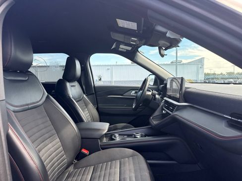 Used 2025 Ford Explorer ST-Line w/ ST-Line Street Pack AWD/4WD image 7