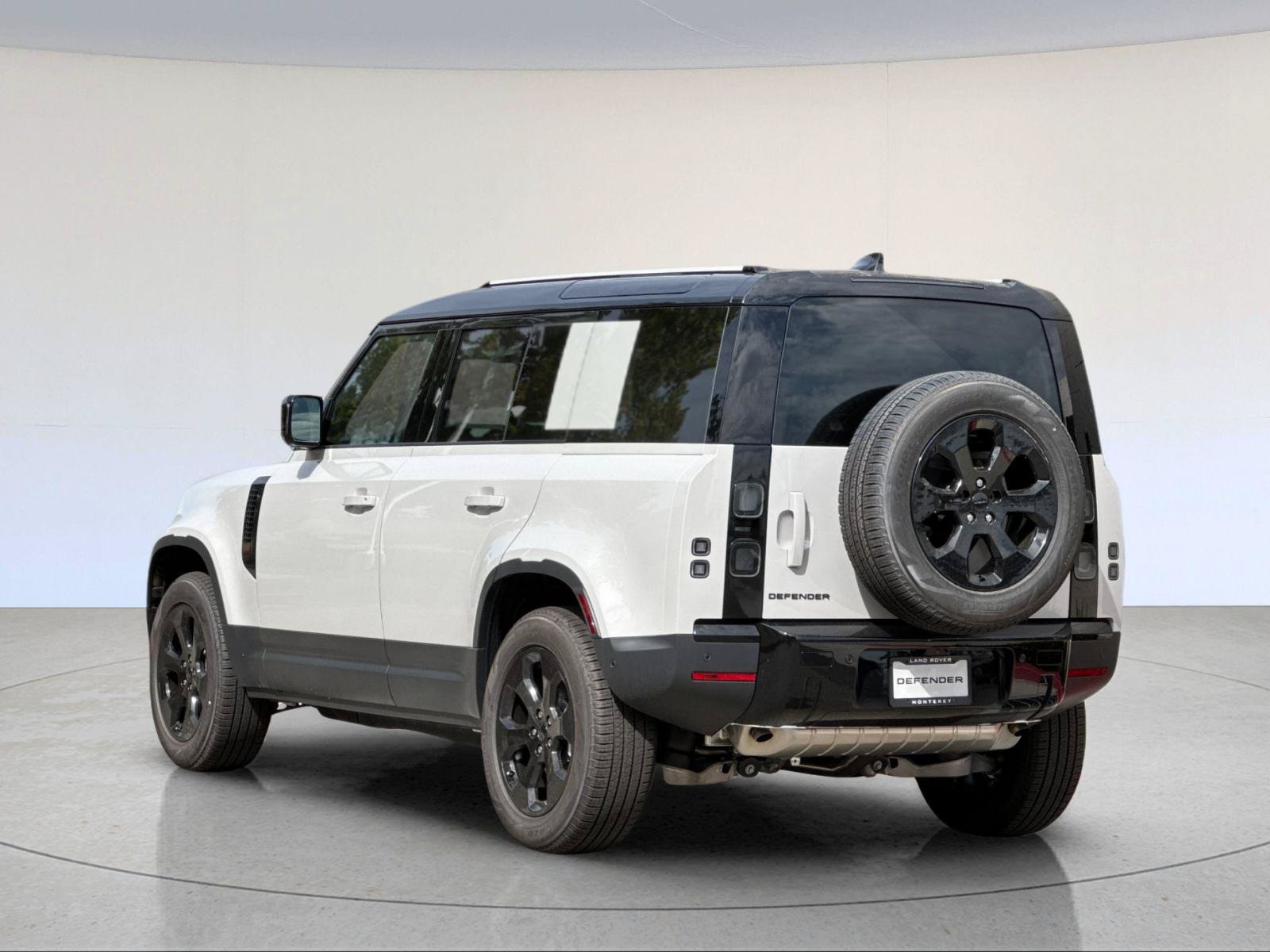 New 2026 Land Rover Defender 110 S AWD/4WD image 4