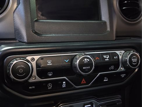 Used 2023 Jeep Gladiator Sport AWD/4WD image 23