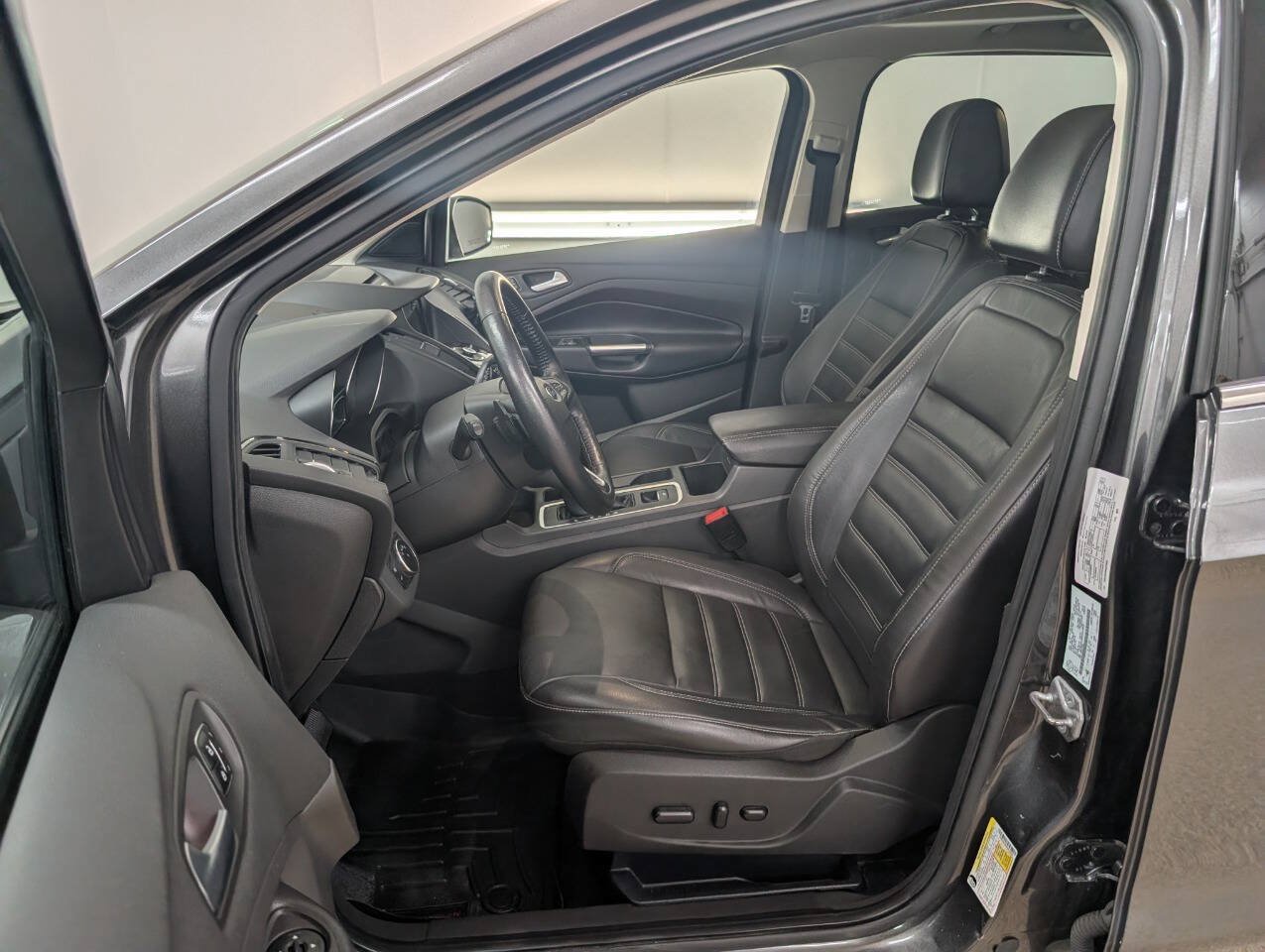 Used 2017 Ford Escape Titanium w/ Canadian Touring Package AWD/4WD image 6