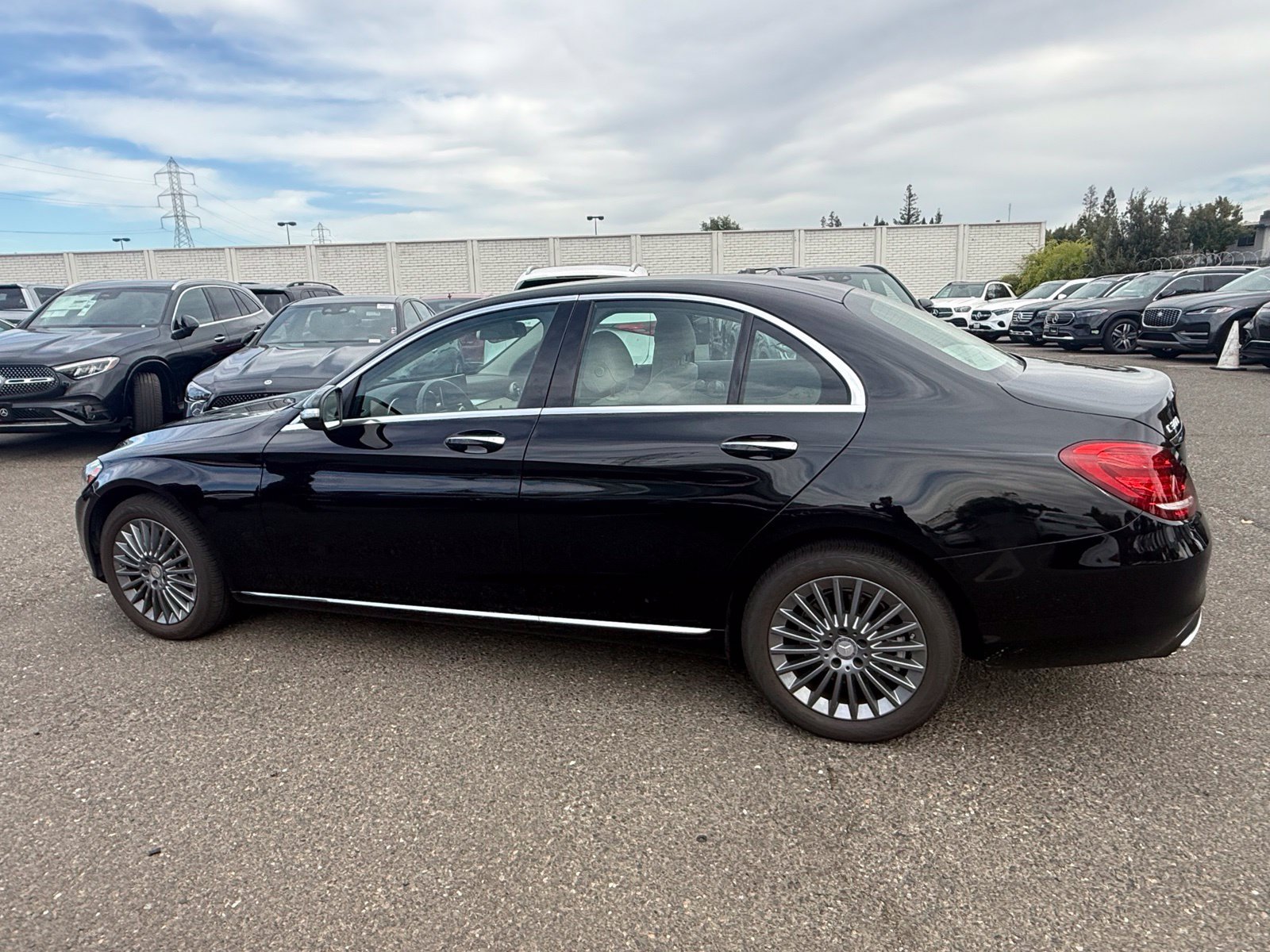 Used 2015 Mercedes-Benz C 300 4MATIC Sedan image 2