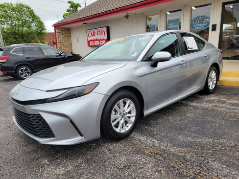 Used 2025 Toyota Camry LE FWD image 3