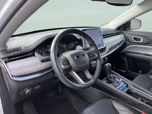 Used 2022 Jeep Compass Latitude image 17