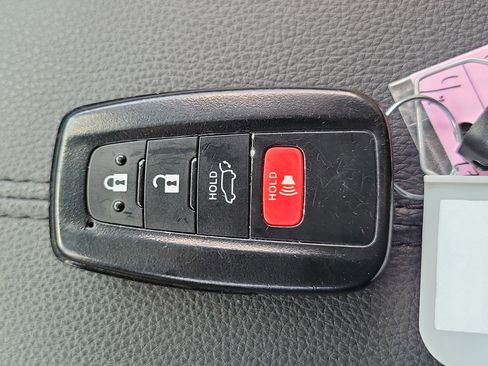 Used 2025 Toyota RAV4 Limited image 32