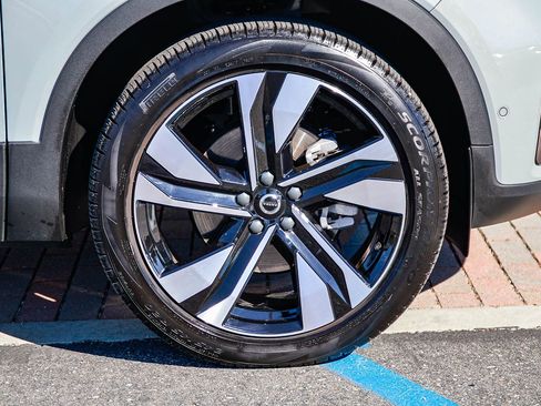 Certified 2026 Volvo XC40 B5 Ultra w/ Climate Package image 10