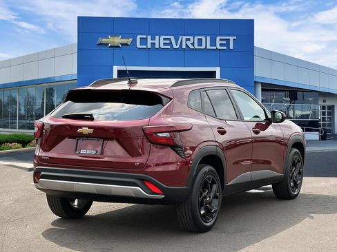 Certified 2024 Chevrolet Trax LT w/ Driver Confidence Package FWD image 4