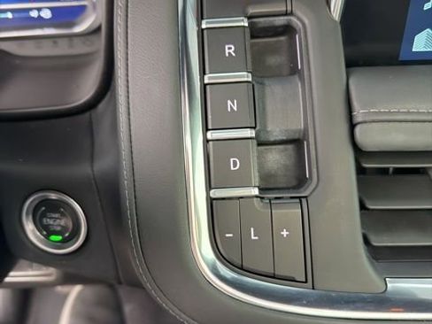 Used 2024 Chevrolet Suburban Z71 w/ Luxury Package image 24