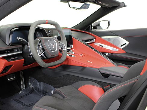 Used 2022 Chevrolet Corvette Stingray Premium Conv w/ Z51 Performance Package RWD image 2