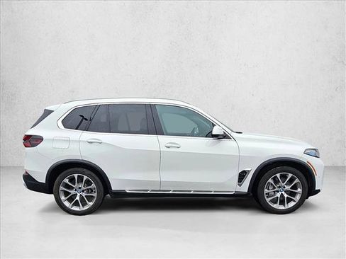 Used 2024 BMW X5 xDrive50e image 6