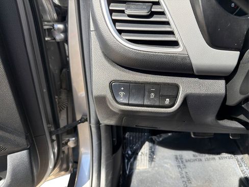 Used 2021 Kia Seltos LX image 18