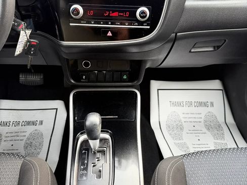 Used 2020 Mitsubishi Outlander ES FWD image 20