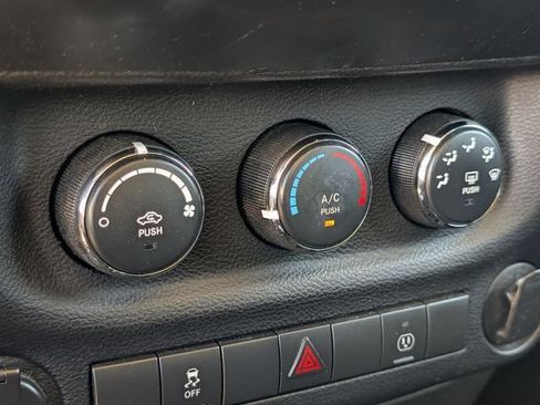 Used 2013 Jeep Wrangler Rubicon w/ Connectivity Group AWD/4WD image 33